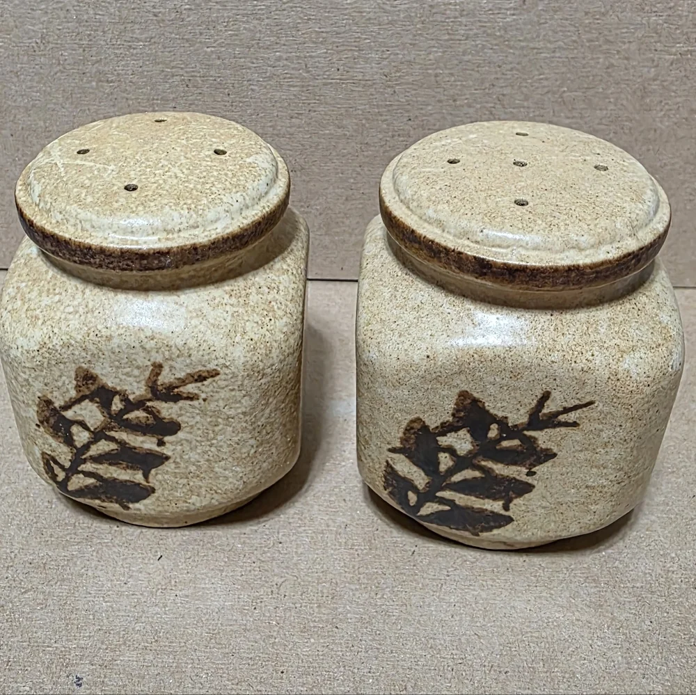 Pottery Craft Stoneware Salt Pepper Shaker Set #153